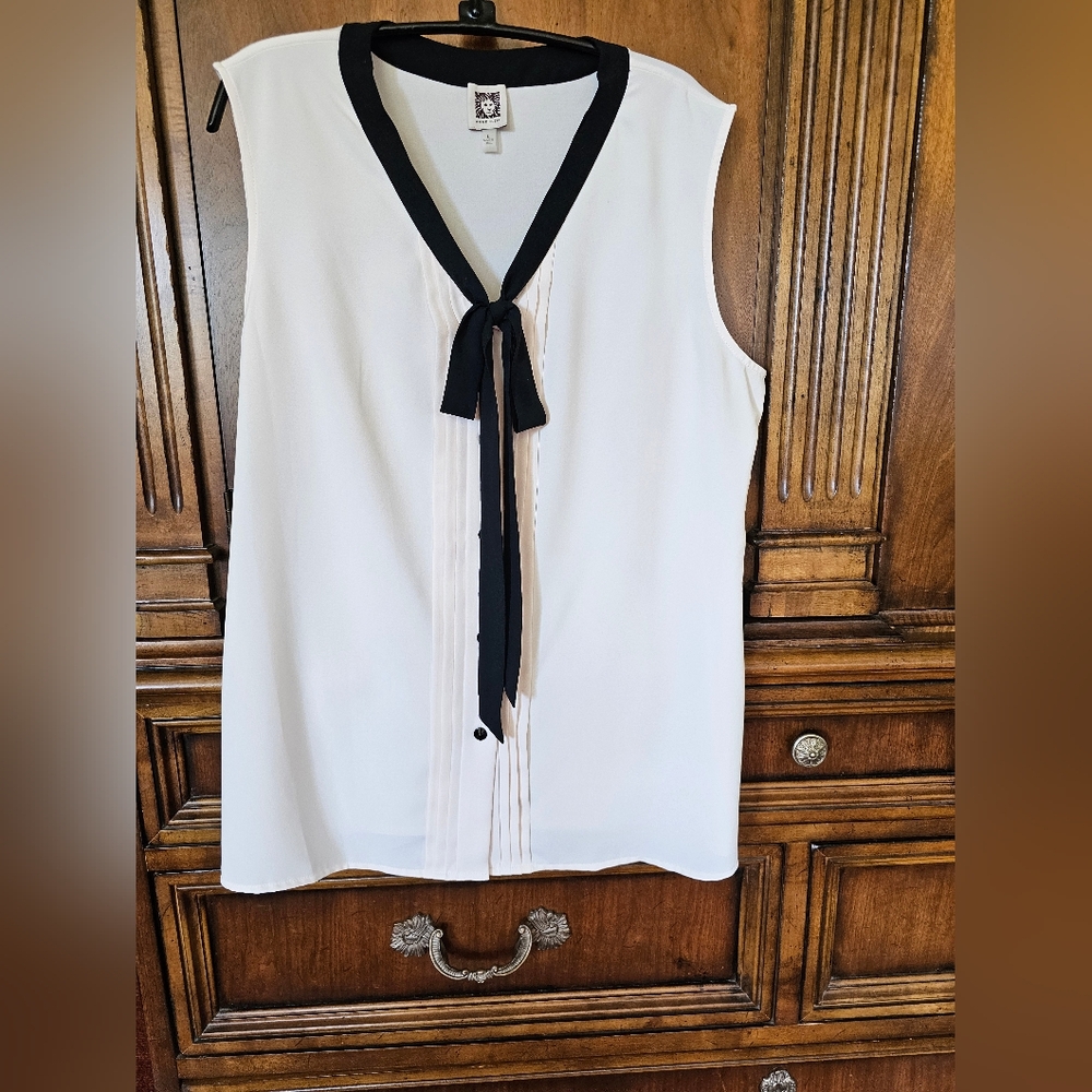 Ann Klein Tie Neck Sleeveless White Black